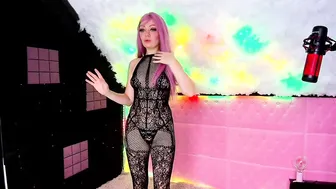 Trying on mesh outfit #2