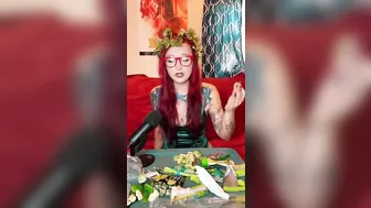 GREEN Candy ASMR Mukbang w/ Poison Ivy! #2