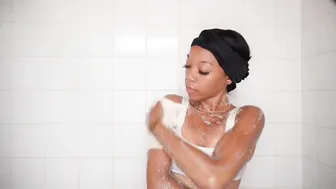 SHOWER ROUTINE | EXFOLIATION & LYMPHATIC DRAINAGE FOR GLOWY SKIN #sheamoisture #2