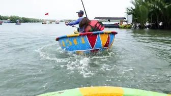 I GOT CRABS IN VIETNAM!! (in a basket boat) #2