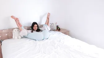 [4K] Lazy stretching in bed ♥️♥️ Short version #4