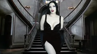 Gothic Glamour: A Morticia Addams Cosplay Lookbook #4