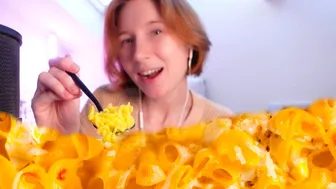 Eating Mac and Cheese! #1