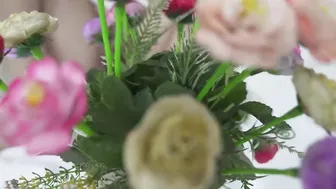 Clean plastic flowers with a towel easily at home #4