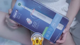 What does an electric toothbrush have, how does it work?