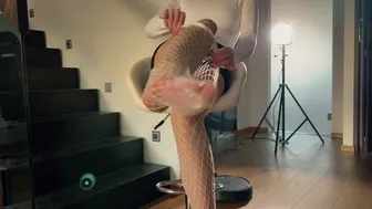 FISHNET STOCKING TRY-ON! 4K!