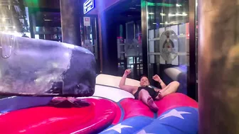 Crazy ♥️♥️ man bull riding with his wife ♥️♥️! Mechanical bull Benidorm #4