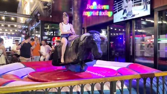 She is very cheki ♥️♥️I think so! Mechanical bull ! Benidorm bull ♥️♥️ #2