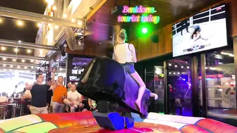 She is very cheki ♥️♥️I think so! Mechanical bull ! Benidorm bull ♥️♥️ #3