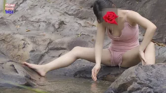 Beautiful movement | Outdoor yoga with pink suit - playing with the water