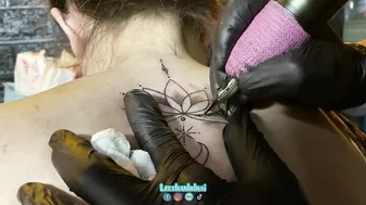 Bé xinh 2k5 xăm 1 đường sóng lưng #leethanhdnai #tattoo #timelapse #4