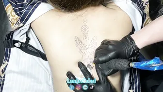 Bé xinh 2k3 xăm hình gởi cảm dọc lưng hoa văn đẹp #leethanhdnai #tattoo #2