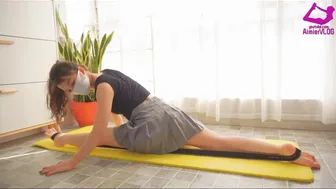 yoga belt hip opener crotch-hip stretch  hip-up stretch before work at home